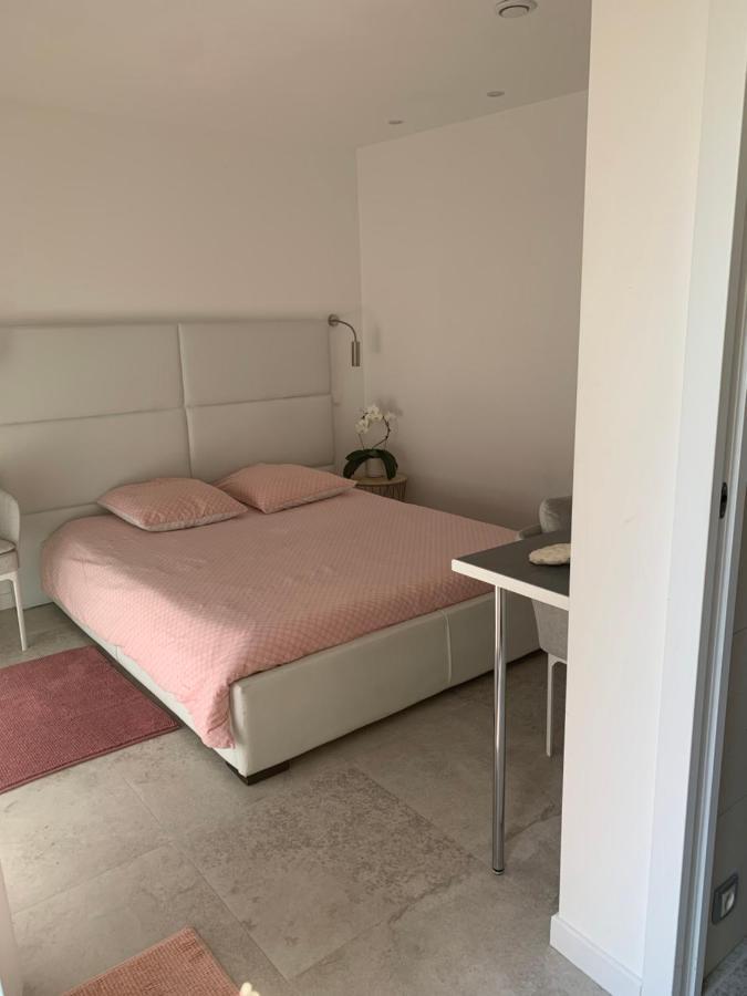 Privatunterkunft Villa Elimia Piscine Privee & Chauffee *