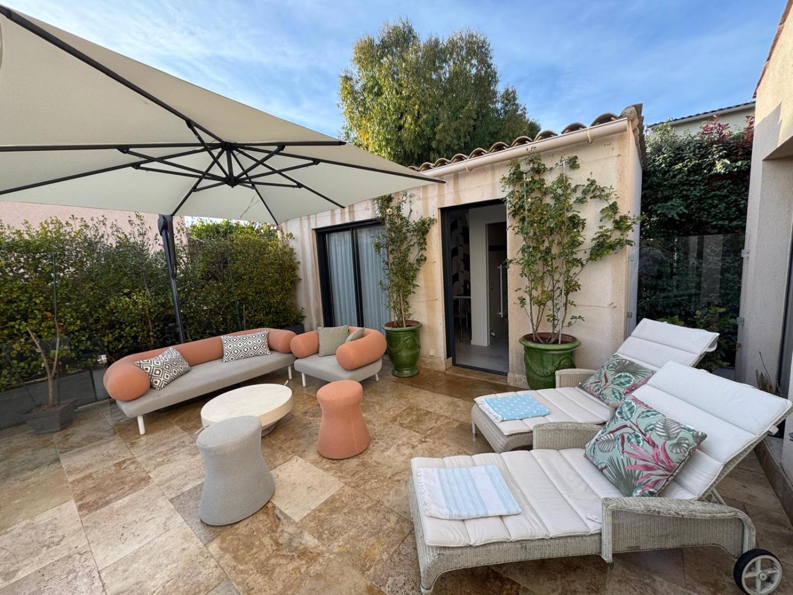 Villa Elimia Piscine Privee & Chauffee Homestay *